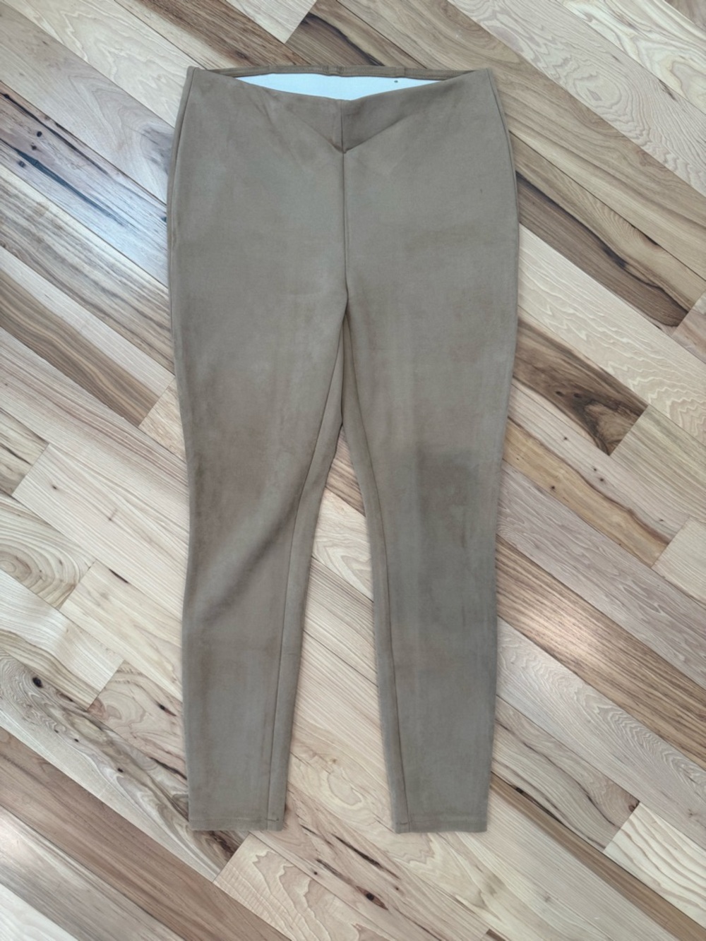 Chico’s Faux Suede Pull-On Skinny Pants Tan Size 0 (US 4)